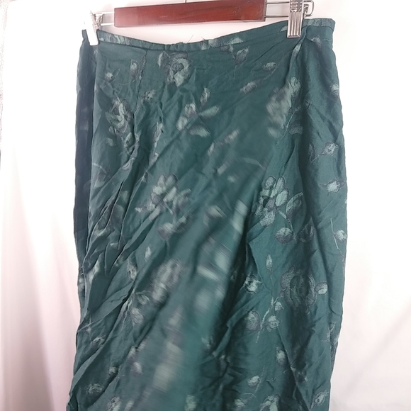 McNaughton 14 Forest Green Floral Victorian Tapestry Skirt Plus - Picture 9 of 13